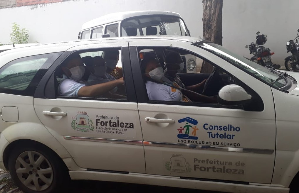 Profissionais no carro 